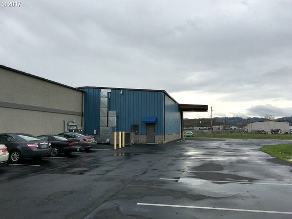 329 E Happy Valley Rd, Roseburg, OR 97471